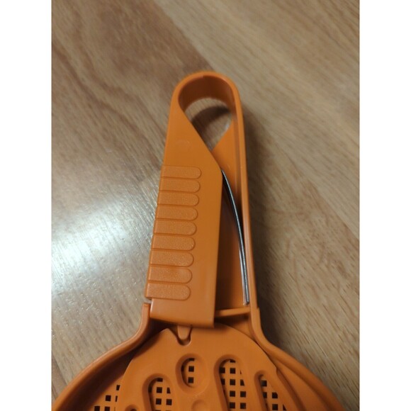 Tupperware Sift-It Sifter Flour Powder Sugar Orange Plastic Vintage - Picture 5 of 8